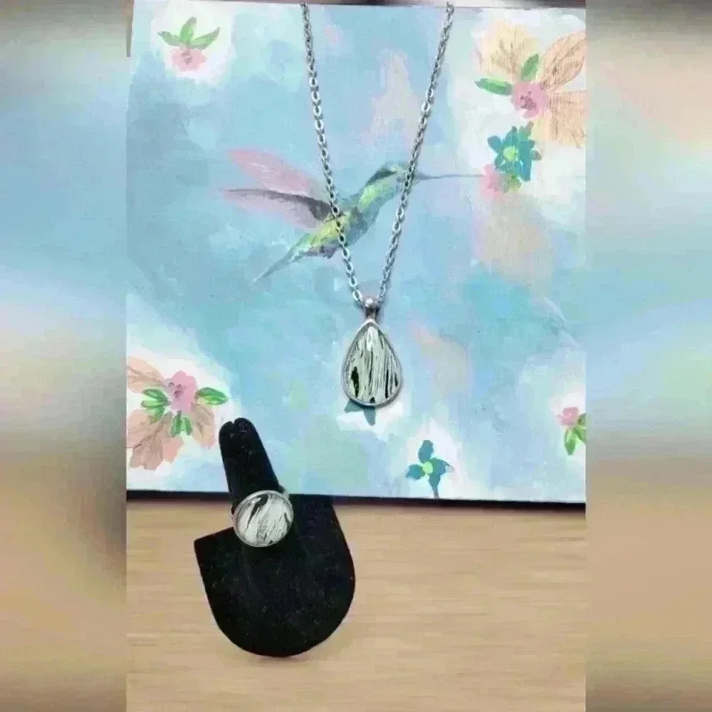 Green and black resin necklace and ring set